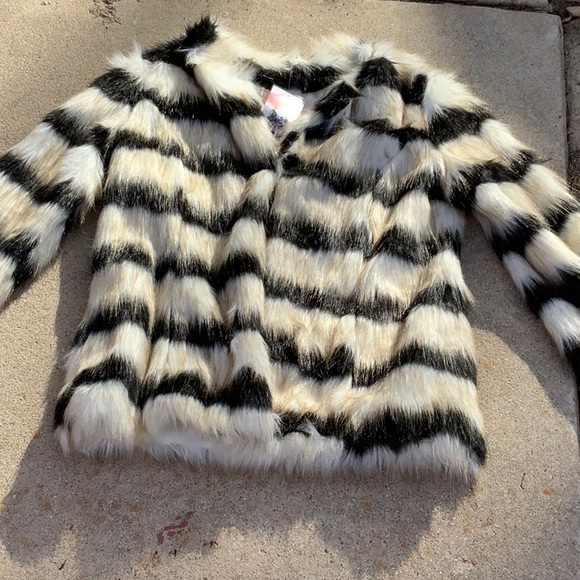 CARMIN STRIPED FAUX FUR JACKET, SIZE MEDIUM - Picture 4 of 11